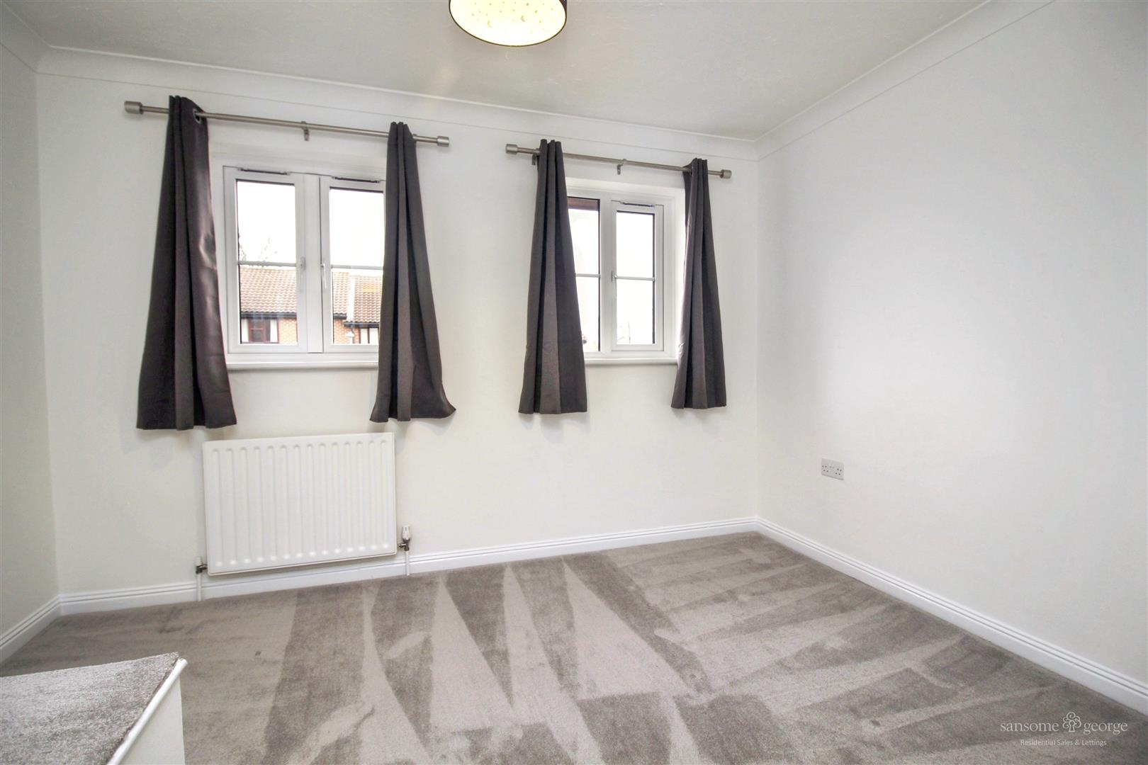 Horseshoe Crescent, Burghfield Common, Reading